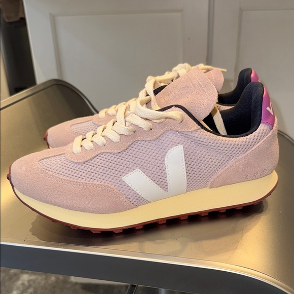 Veja Shoes - Brand new and never worn Veja  Women's Rio Branco low top Sneakers